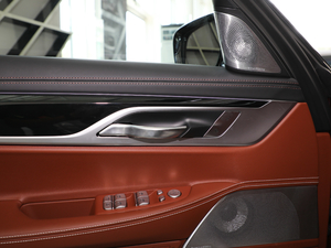 2018740Li xDrive  M\(yn)b g