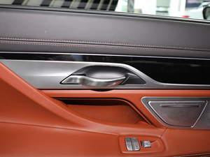 2018740Li xDrive  M\(yn)b g