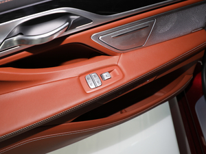 2018740Li xDrive  M\(yn)b g