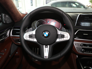 2018740Li xDrive  M\b P