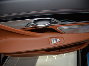 2018740Li xDrive  M\b g