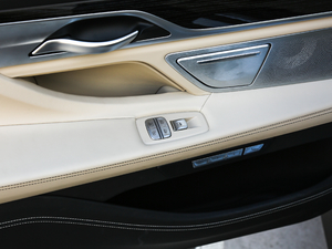 2018M760Li xDrive п؅^