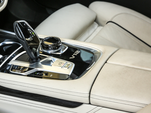 2018M760Li xDrive п؅^