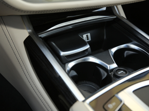 2018M760Li xDrive п؅^