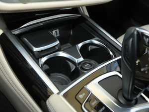 2018M760Li xDrive п؅^