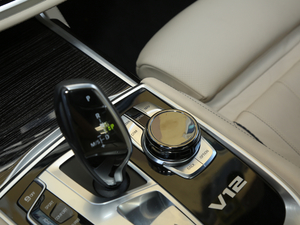 2018M760Li xDrive п؅^