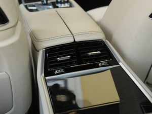 2018M760Li xDrive п؅^