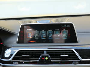 2018款M760Li xDrive 中控台显示屏