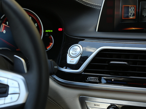 2018M760Li xDrive п؅^