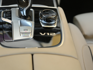 2018M760Li xDrive п؅^