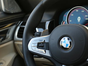 2018M760Li xDrive п؅^