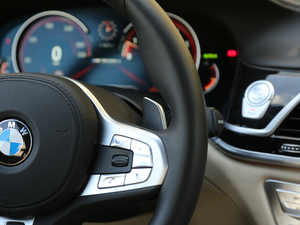 2018M760Li xDrive п؅^