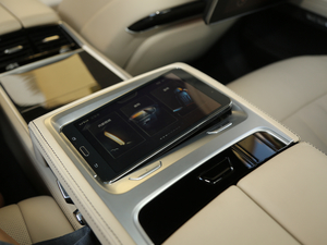 2018M760Li xDrive п؅^