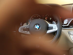 2018M760Li xDrive п؅^