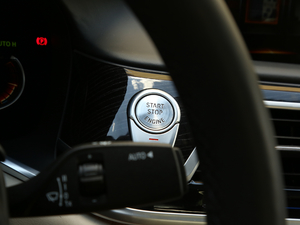 2018M760Li xDrive п؅^