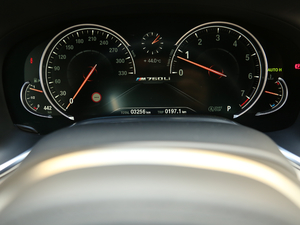 2018M760Li xDrive п؅^