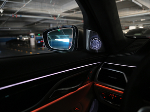 2018M760Li xDrive п؅^