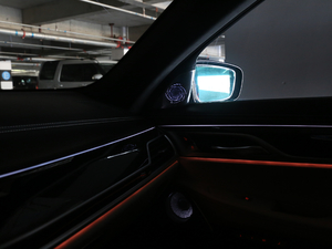 2018M760Li xDrive п؅^