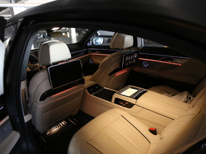 2018M760Li xDrive п؅^