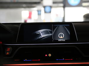 2018M760Li xDrive п؅^