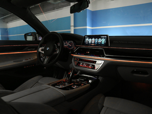 2018M760Li xDrive п؅^