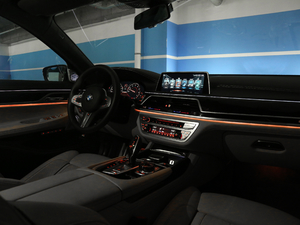 2018M760Li xDrive п؅^