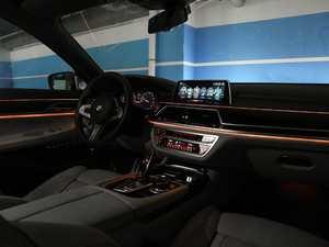 2018M760Li xDrive п؅^