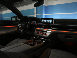 2018M760Li xDrive п؅^