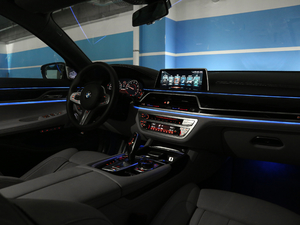 2018M760Li xDrive п؅^