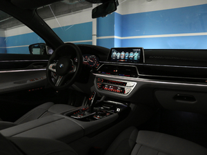 2018M760Li xDrive п؅^