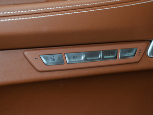 2018740Li xDrive  ׿Խb g