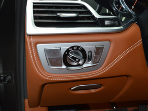 2018740Li xDrive  ׿Խb п؅^