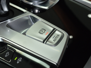 2018款740Li xDrive 尊享型 卓越套装 驻车制动器