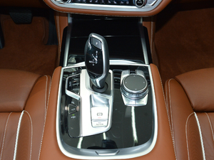 2018款740Li xDrive 尊享型 卓越套装 中控区