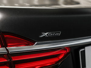 2018740Li xDrive  M\b ^