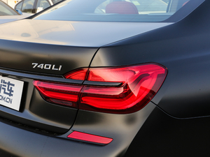 2018740Li xDrive  M\b  ^