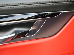 2018740Li xDrive  M\b  g