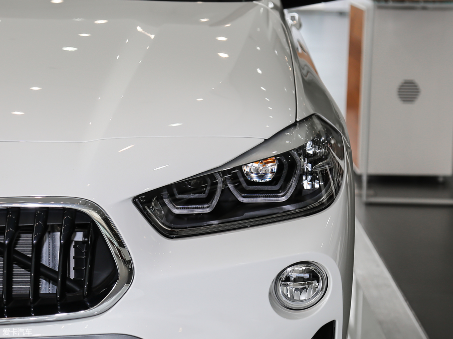 2018RX2(M) sDrive 25i AMԽҰb V