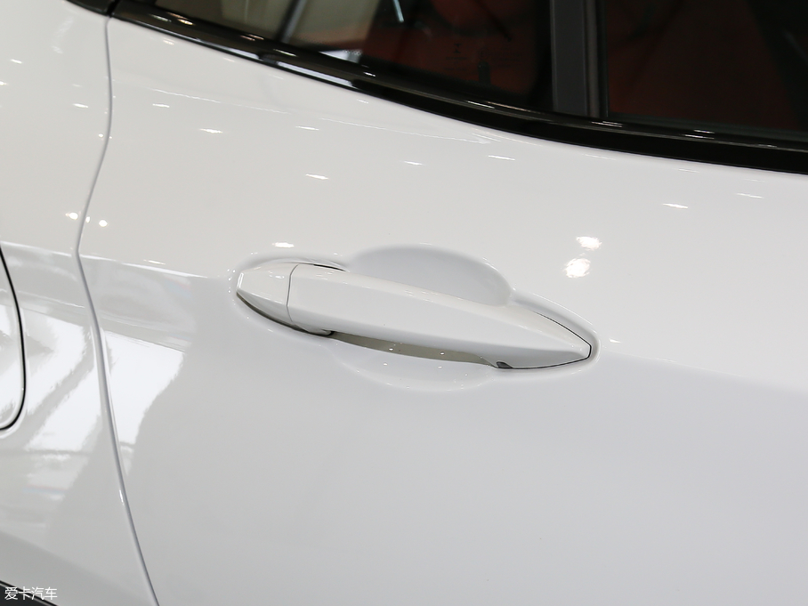 2018RX2(M(jn)) sDrive 25i AMԽҰb (gu)V