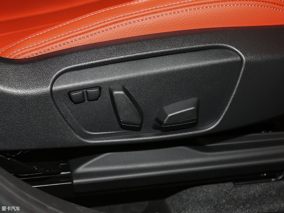 2018RX2(M) sDrive 25i AMԽҰb V