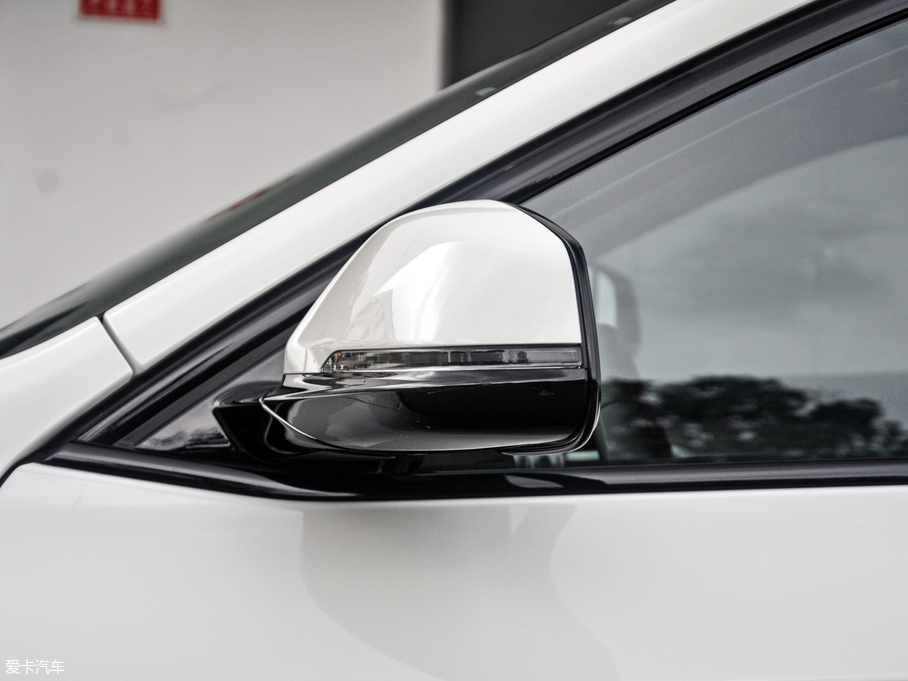 2018RX2(M) sDrive 25i AMԽҰb V