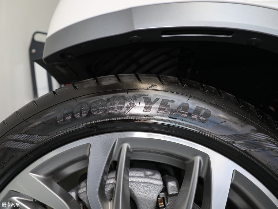 2018��RX2(�M��) sDrive 25i �I����MԽҰ���b ��V