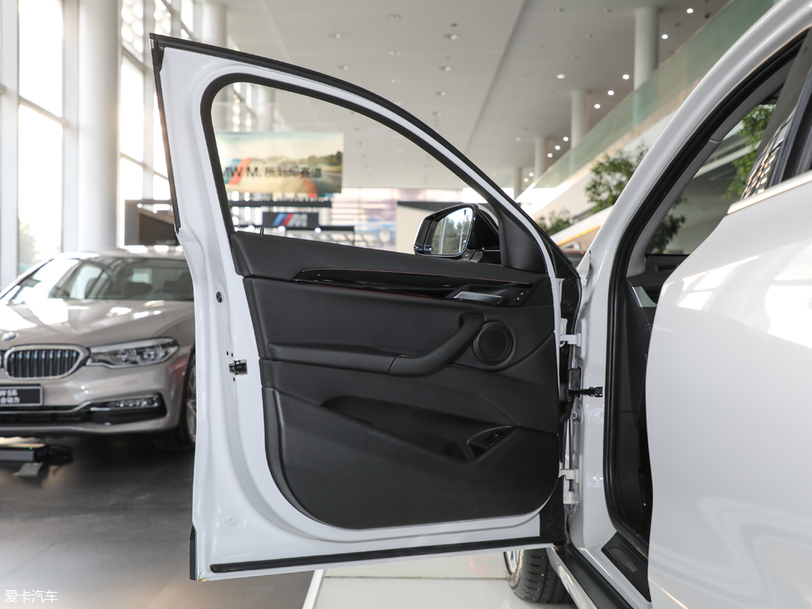 2018RX2(M(jn)) sDrive 25i I(lng)MԽҰb V