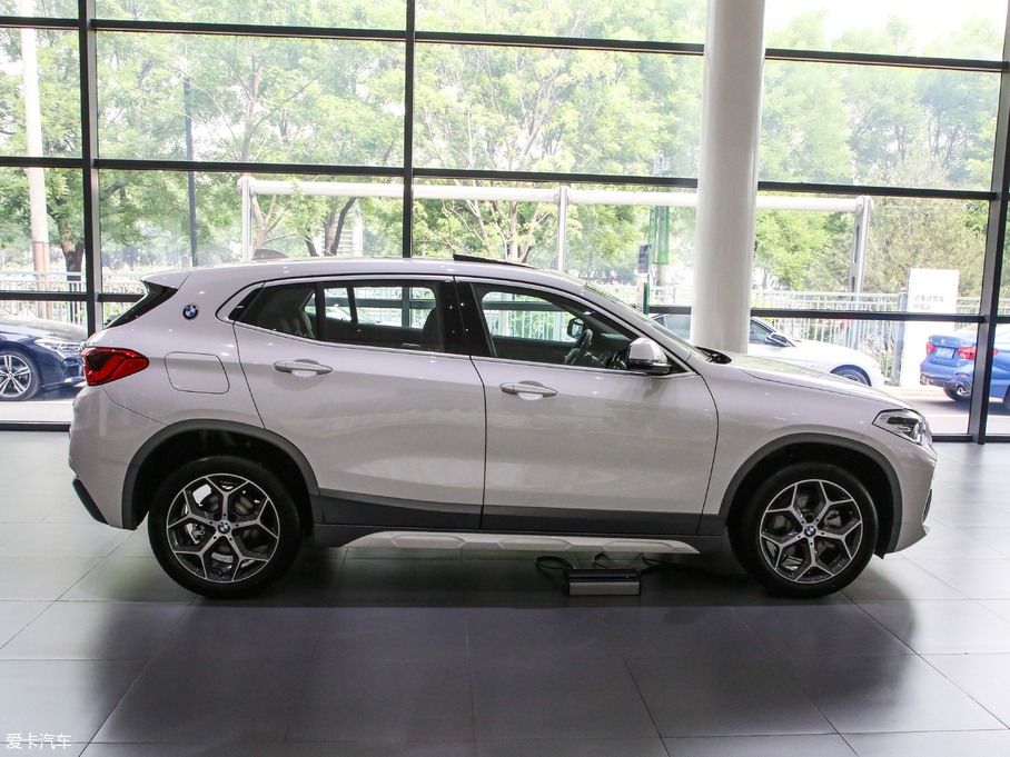 2018RX2(M) sDrive 20i MԽҰb V