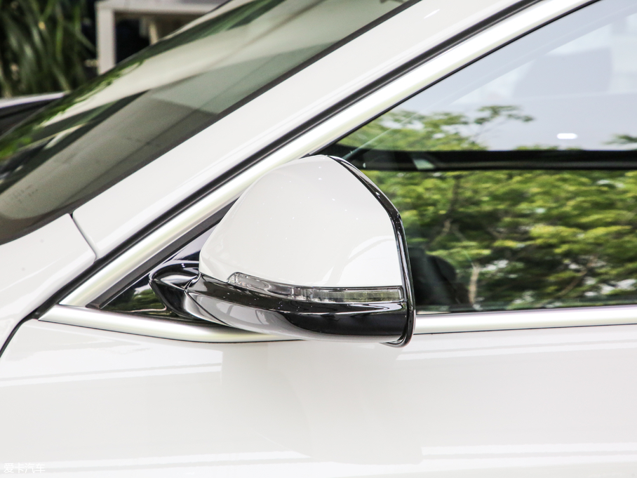 2018RX2(M) sDrive 20i MԽҰb V