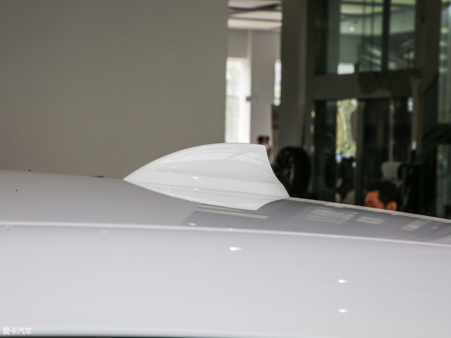 2018RX2(M(jn)) sDrive 20i MԽҰb (gu)V