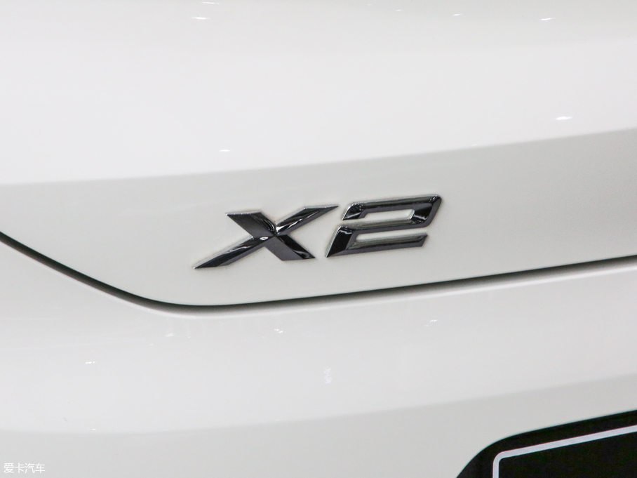 2018��RX2(�M��) sDrive 20i MԽҰ���b ��V