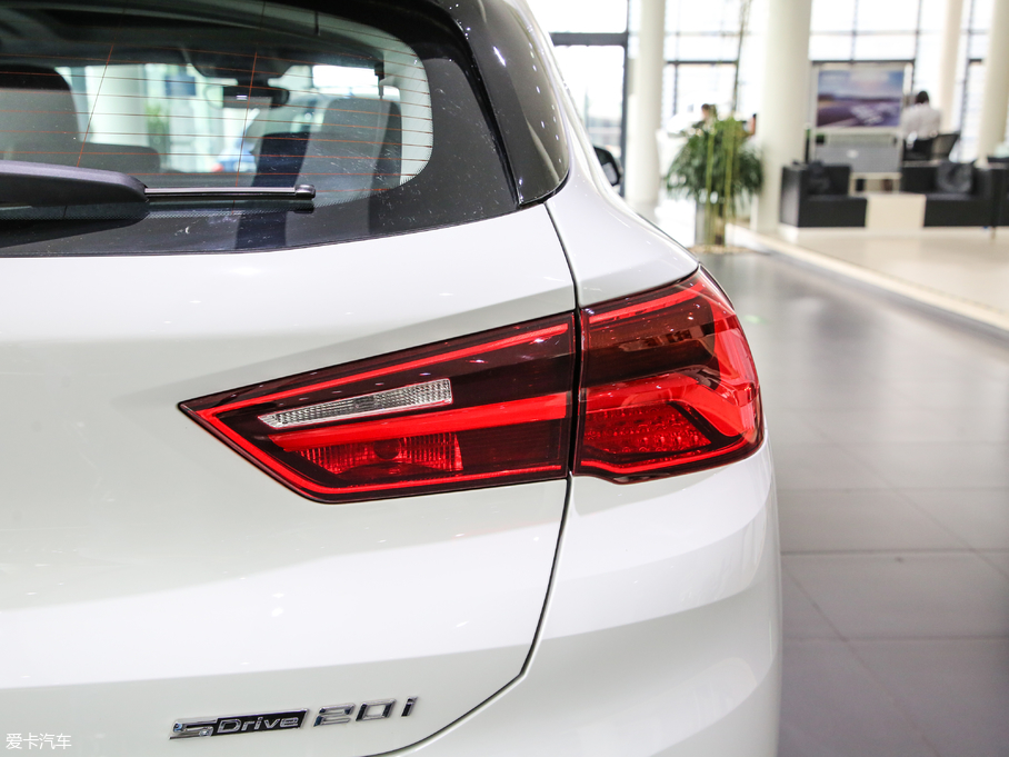 2018RX2(M(jn)) sDrive 20i MԽҰb (gu)V