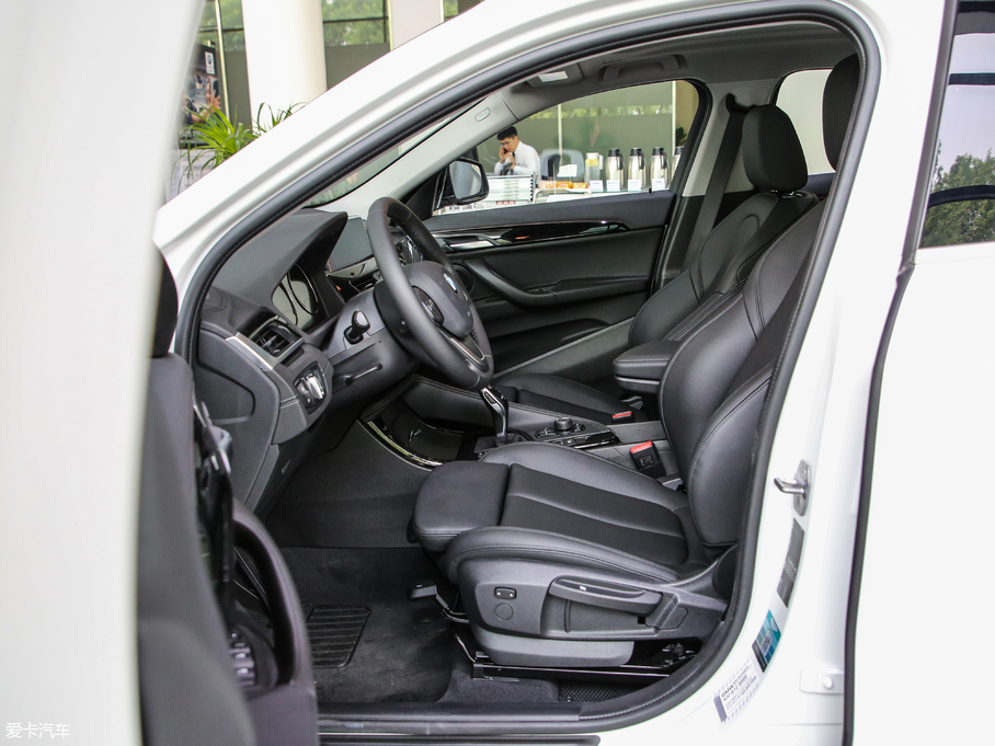 2018RX2(M(jn)) sDrive 20i MԽҰb (gu)V