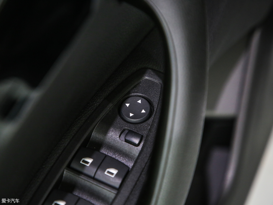 2018RX2(M(jn)) sDrive 20i MԽҰb (gu)V